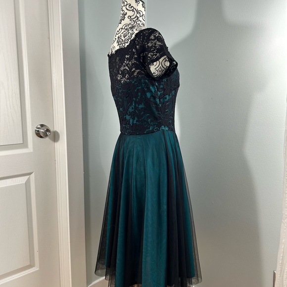 FABULOUS 50s Off shoulder lace 50s style - Picture 4 of 4